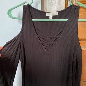 Women’s cold shoulder shirt